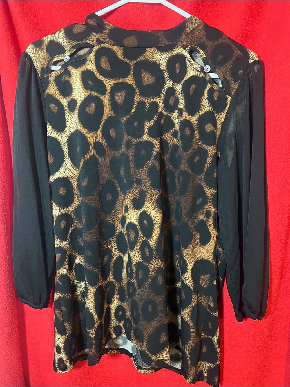 Leopard Print Long-Sleeve Sheer-Sleeve shirt in Black and Gold